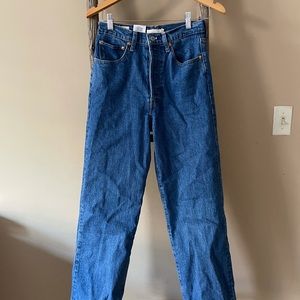 Levi’s Ribcage Straight Ankle Jeans